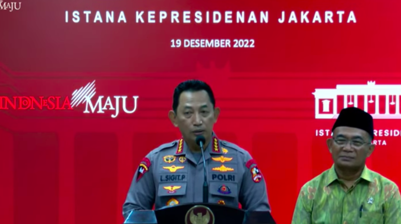 Kapolri Jenderal Pol Listyo Sigit Prabowo dan Menteri Koordinator Pembangunan Manusia dan Kebudayaan Muhadjir Effendy, di Kantor Presiden, jakarta